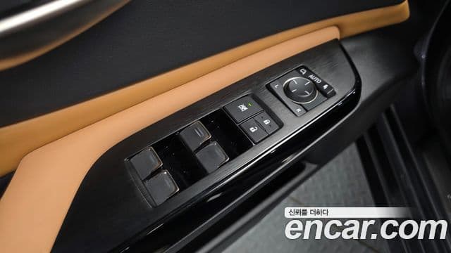 Lexus ES300h 2023 — Photo 21/35