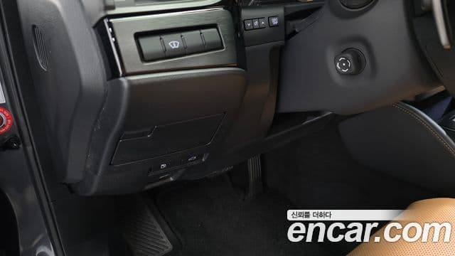 Lexus ES300h 2023 — Photo 10/35