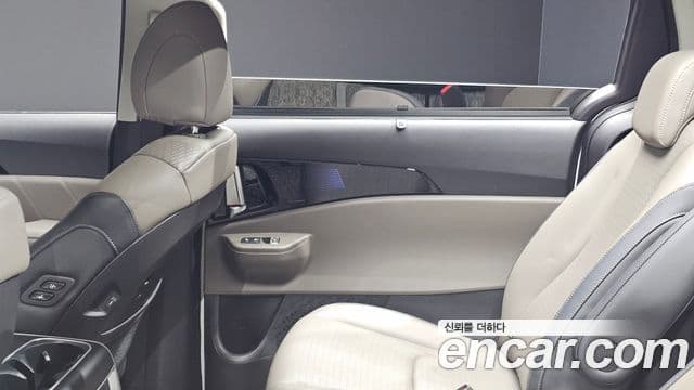 Kia Carnival 2024 — Şəkil 33/34