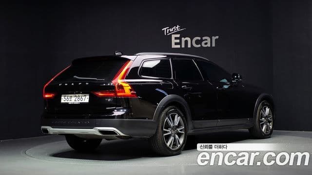 Volvo V90 Cross Country 2018 — Фото 1/20