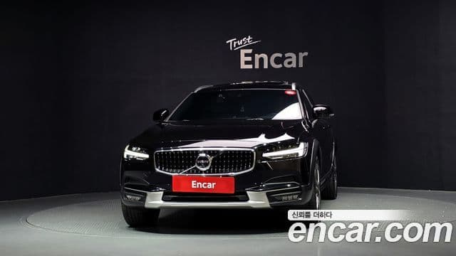 Volvo V90 Cross Country 2018 — Фото 2/20