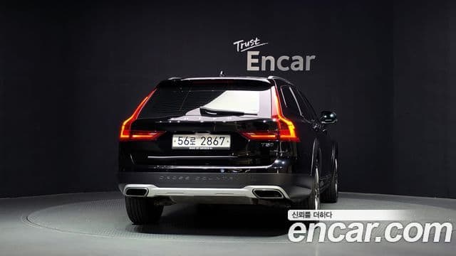 Volvo V90 Cross Country 2018 — Фото 3/20