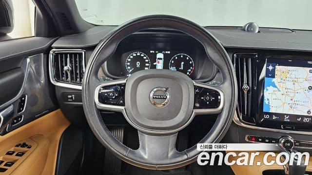 Volvo V90 Cross Country 2018 — Фото 13/20