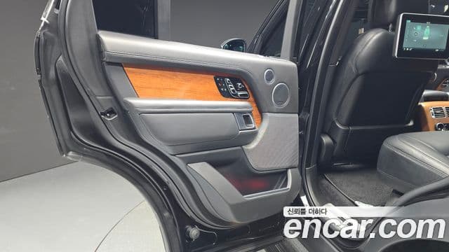 Land Rover Range Rover 2018 — ფოტო 11/34