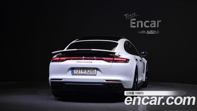 Porsche Panamera 2021 — ფოტო 3/20