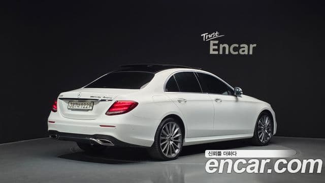 Mercedes-Benz E-Class 2020 — ფოტო 2/20