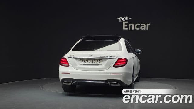 Mercedes-Benz E-Class 2020 — ფოტო 4/20