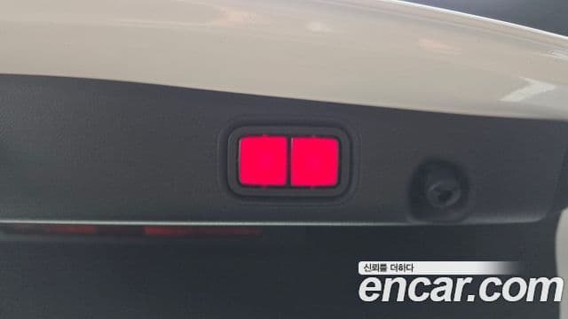 Mercedes-Benz E-Class 2020 — ფოტო 17/20