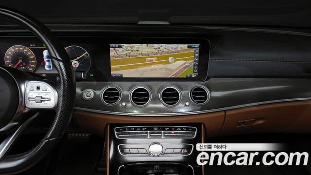 Mercedes-Benz E-Class 2020 — ფოტო 19/20