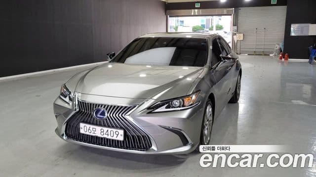 Lexus ES300h 2018 — ფოტო 18/18