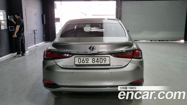 Lexus ES300h 2018 — ფოტო 5/18