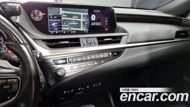 Lexus ES300h 2018 — ფოტო 4/18
