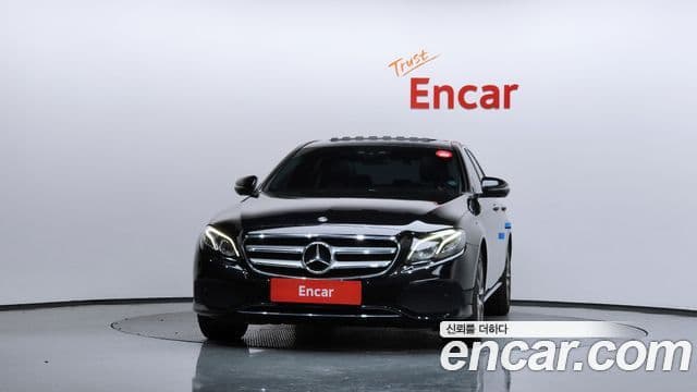 Mercedes-Benz E-Class 2018 — ფოტო 2/20