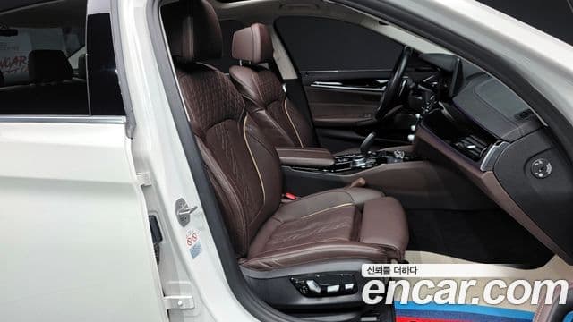 BMW 5 Series 2021 — фото 11 из 20
