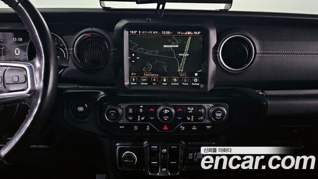 Jeep Wrangler 2023 — Şəkil 14/20