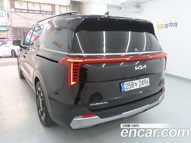 Kia Carnival 2024 — фото 3 из 20