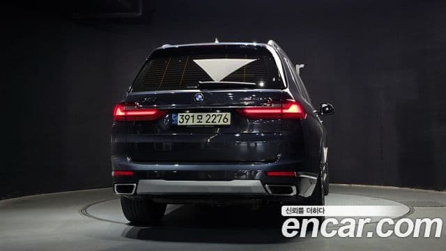 BMW X7 2021 — ფოტო 4/20