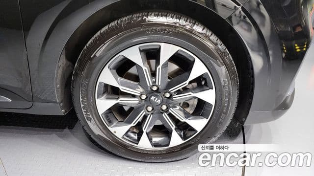 Kia Carnival 2021 — фото 5 из 20
