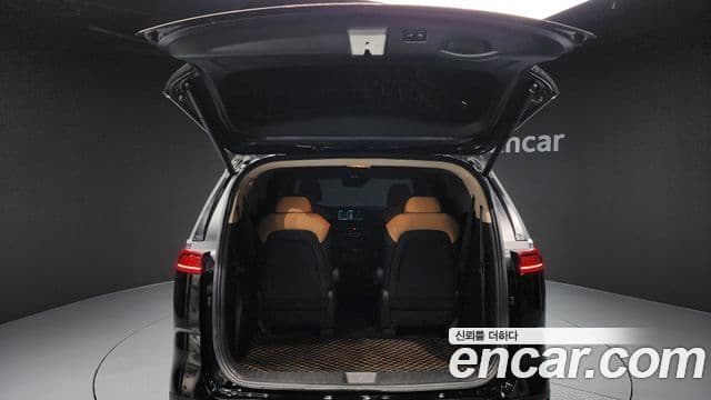 Kia Carnival 2021 — фото 20 из 20