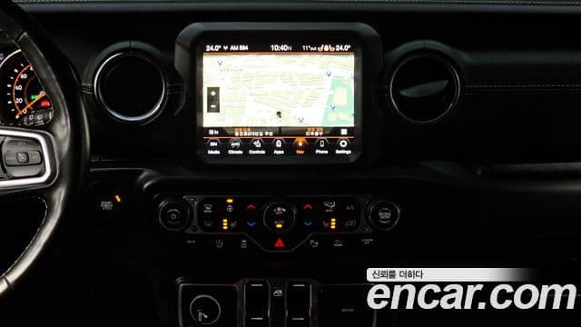 Jeep Wrangler 2022 — Şəkil 17/20