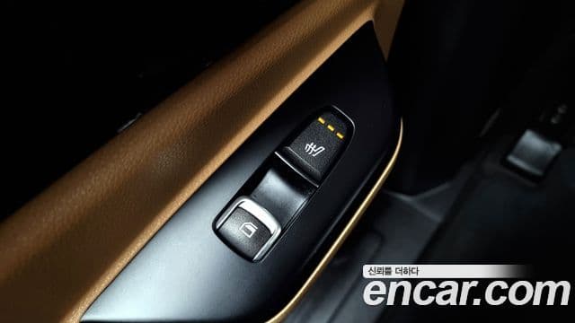 Kia Carnival 2023 — ფოტო 19/20