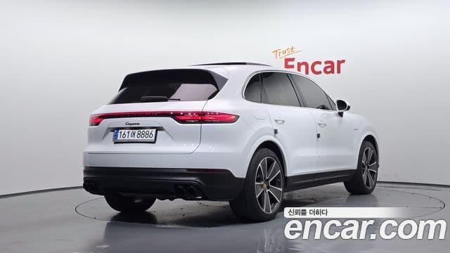 Porsche Cayenne 2020 — ფოტო 1/20