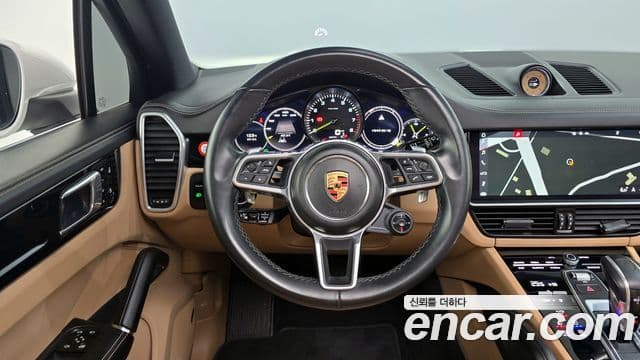 Porsche Cayenne 2020 — фото 13 из 20