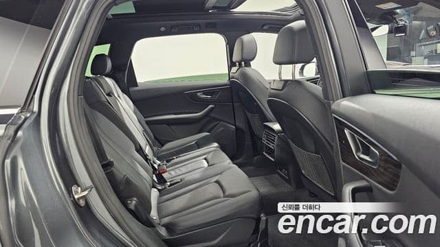 Audi Q7 2021 — фото 12 из 20
