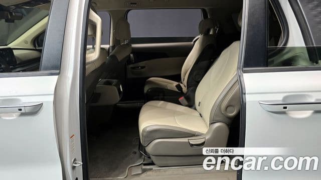 Kia Carnival 2020 — фото 12 из 20