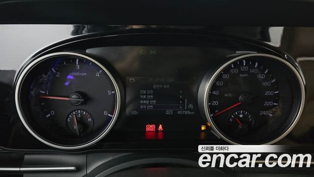 Kia Carnival 2023 — Фото 8/20