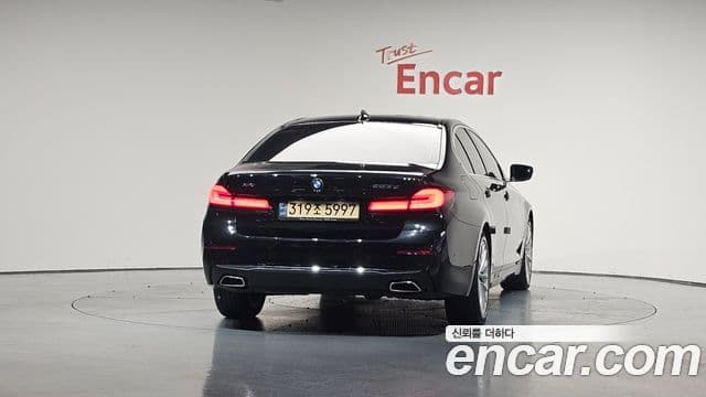BMW 5 Series 2021 — Şəkil 1/20