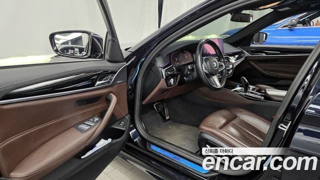 BMW 5 Series 2021 — Şəkil 9/20