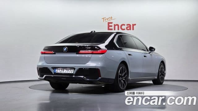 BMW 7 Series 2024 — Photo 17/20