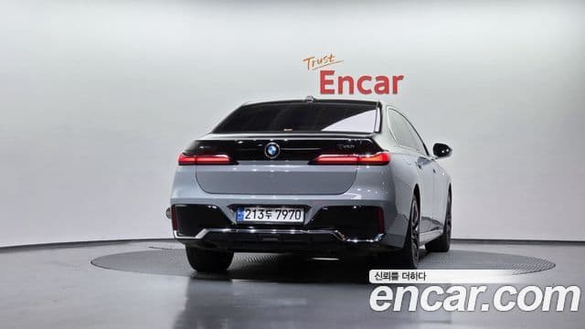 BMW 7 Series 2024 — Photo 7/20