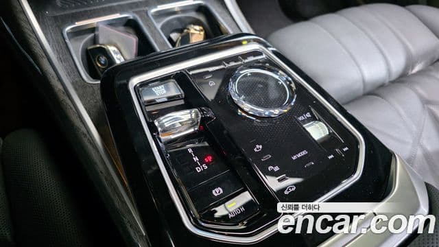 BMW 7 Series 2024 — Photo 4/20