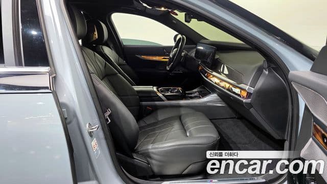 BMW 7 Series 2024 — Photo 13/20