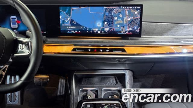 BMW 7 Series 2024 — Photo 16/20