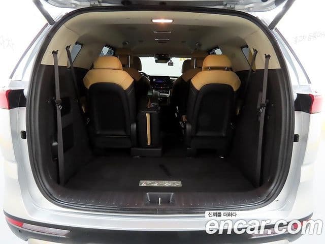 Kia Carnival 2020 — ფოტო 17/20