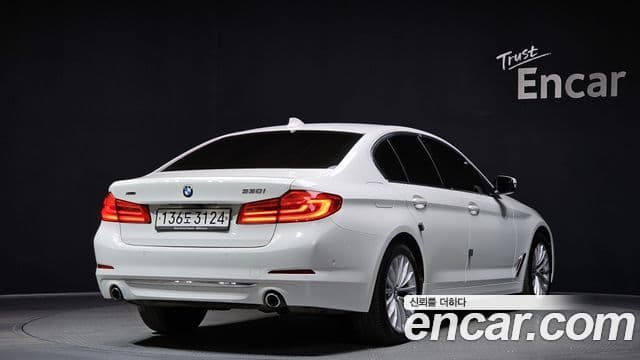 BMW 5 Series 2020 — ფოტო 2/20