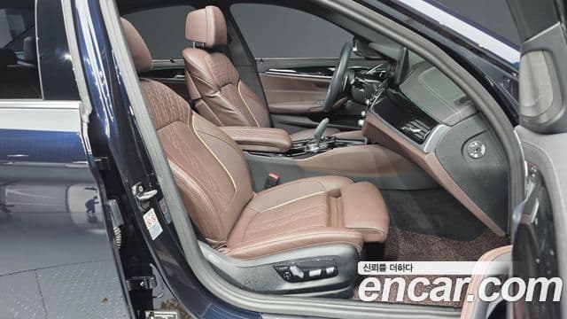 BMW 5 Series 2023 — Фото 11/20