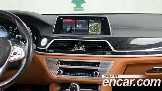 BMW 7 Series 2018 — фото 14 из 20
