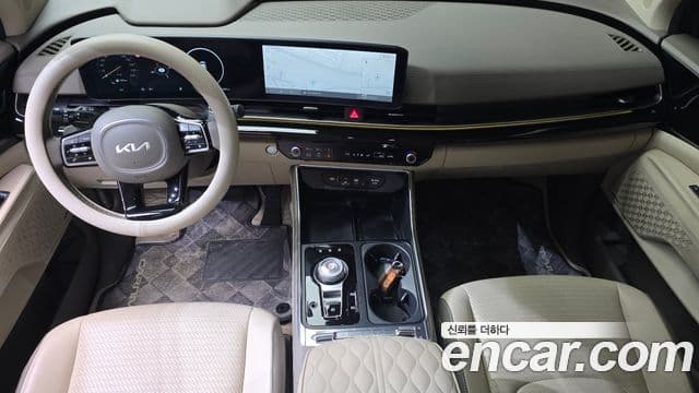 Kia Carnival 2023 — ფოტო 7/20
