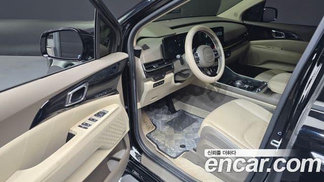 Kia Carnival 2023 — фото 10 из 20
