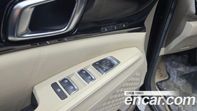 Kia Carnival 2023 — фото 14 из 20