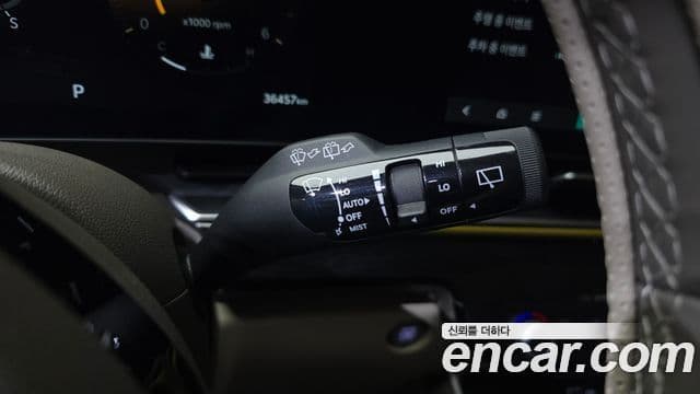 Kia Carnival 2023 — ფოტო 16/20