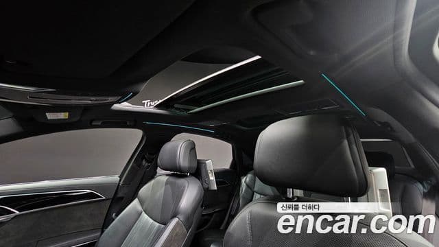 Audi A8 2021 — фото 18 из 20