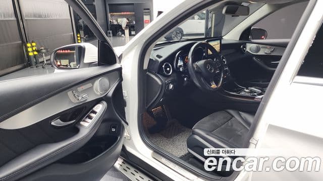 Mercedes-Benz GLC-Class 2019 — Şəkil 10/20