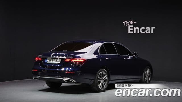 Mercedes-Benz E-Class 2021 — Photo 4/20