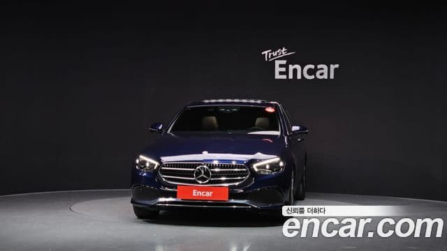 Mercedes-Benz E-Class 2021 — Photo 11/20