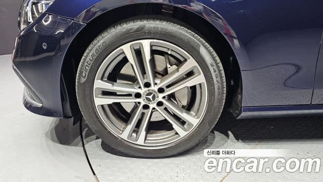 Mercedes-Benz E-Class 2021 — Photo 10/20